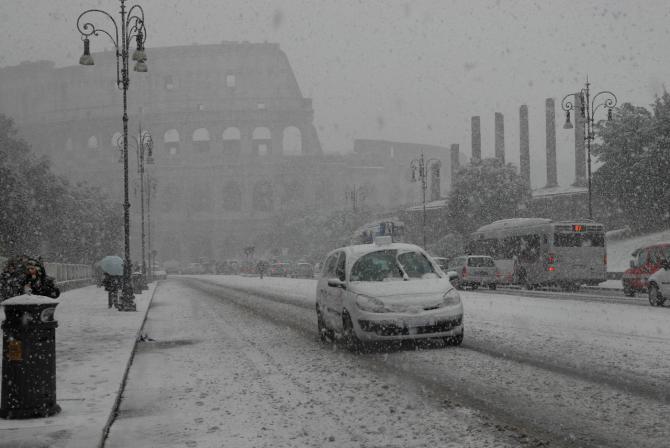 Fuertes nevadas ‘paralizan’ la mayor parte de Italia