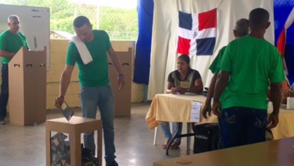 Dominicanos votan en elecciones presidenciales y al Congreso