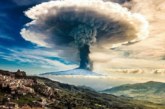 Italia: El volcán Etna expulsa nube de ceniza sobre Sicilia