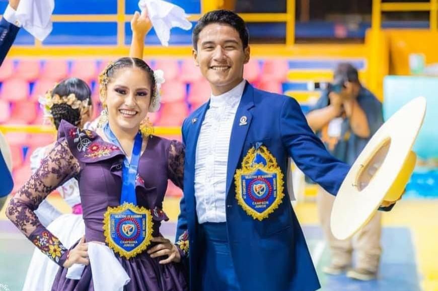 Francesca Ochoa y Carlos Mendoza se consagran campeones del Concurso de marinera categoría Junior Chincha 2023